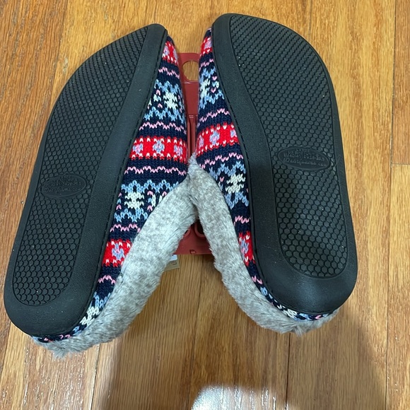 DF by Dearfoams NWT Women’s Slippers Memory Foam Size 9/10 Blue Red Pink - Picture 4 of 7